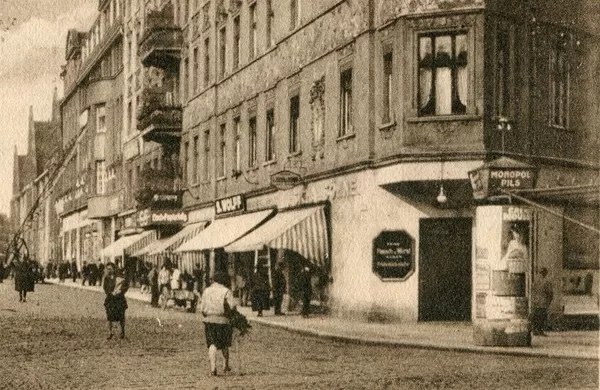 

  
    Fot. 16
  

  
   plac Dworcowy 5
  

