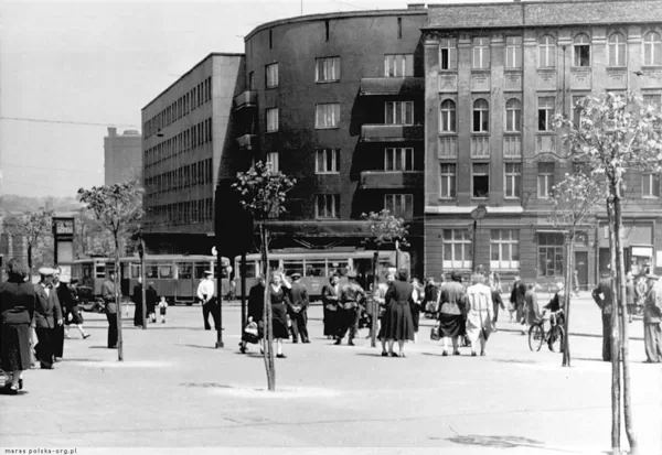 

  
    Fot. 12

  
    Plac Wolności_lata 30

