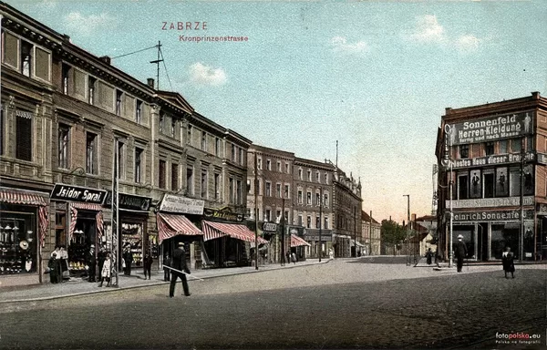 

  
    Tajemnica kamienic
  

  
  Ulica Wolności
  

