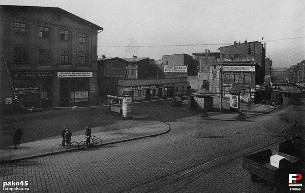 

  
    Fot. 7

  
    Plac Wolności_lata 20

