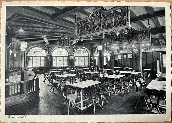 

  
    Fot. 3
  

  
    Hotel Admiralspalast
  

