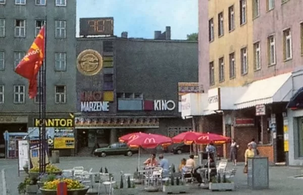 

  
    Fot. 3
  

  
    Kino Marzenie
  

