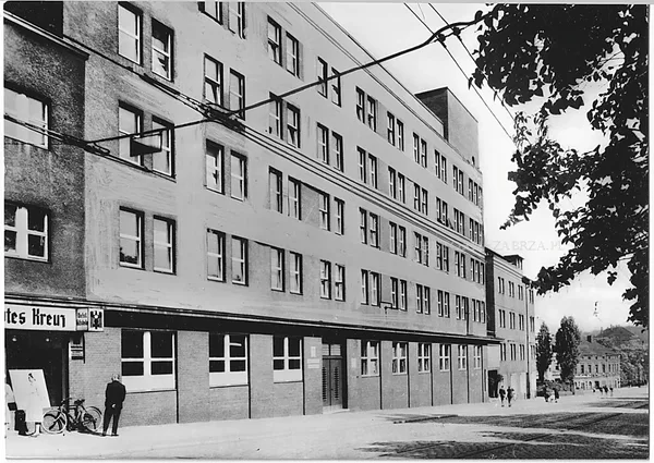 

  
    Fot. 2
  

  
    Urząd Miejski przy&nbsp;Powstańców Śląskich
  

