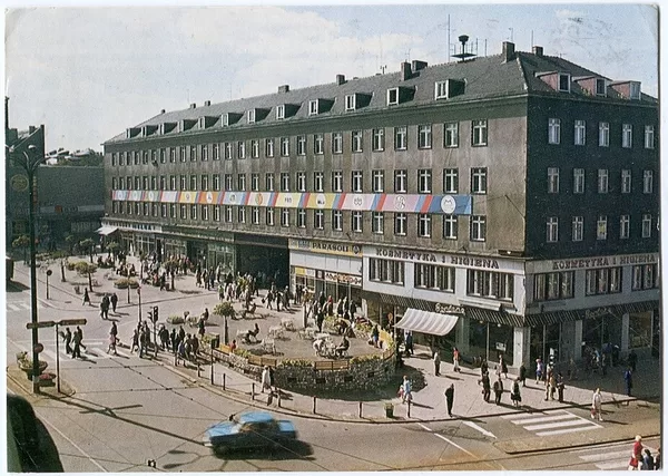 

  
    Fot. 12

  
    Plac Wolności_lata 70

