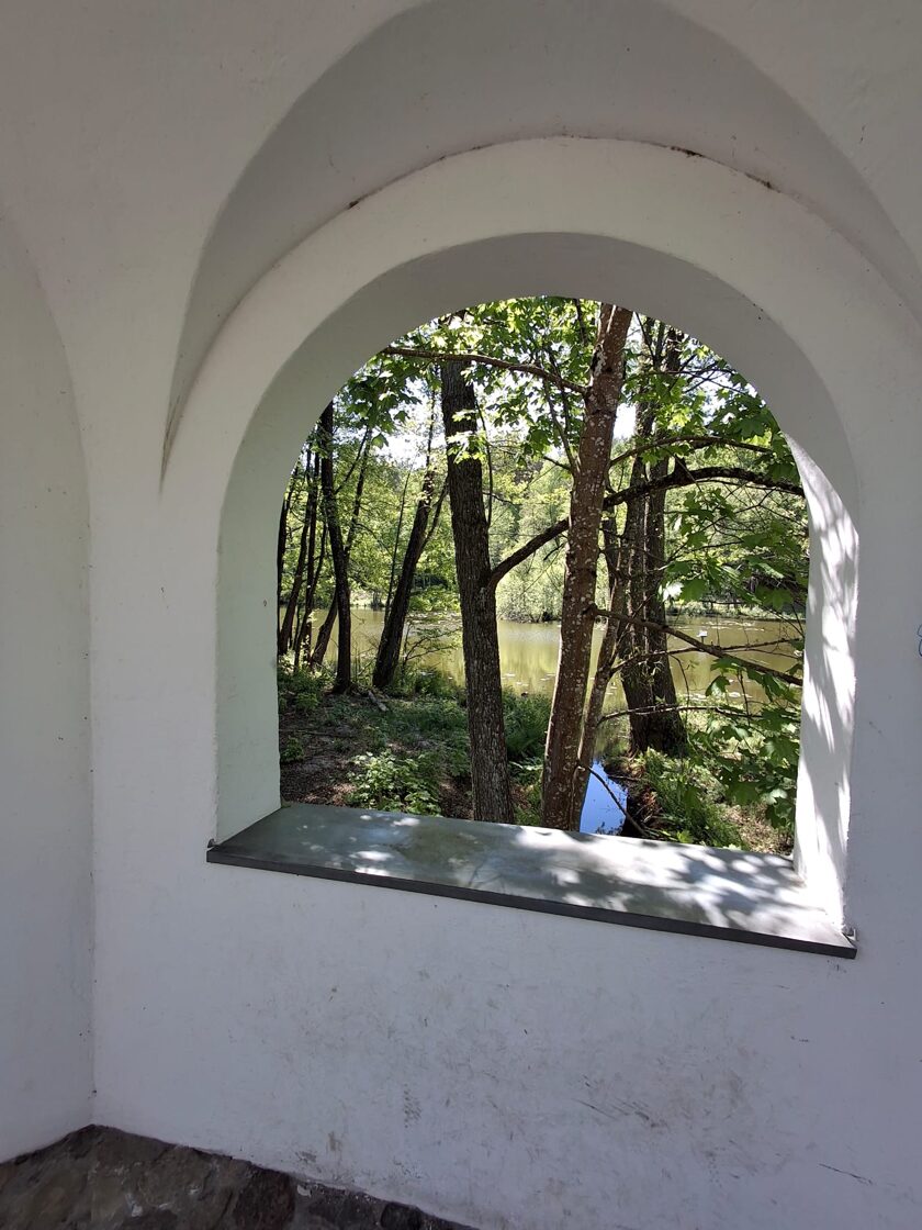 Widok przez okno
